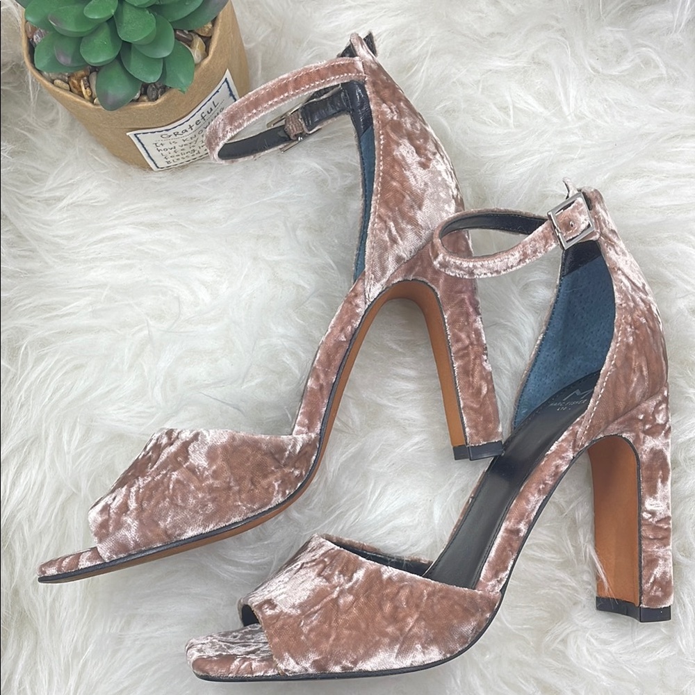 Marc Fisher LTD Ankle Strap Sandal Harlin